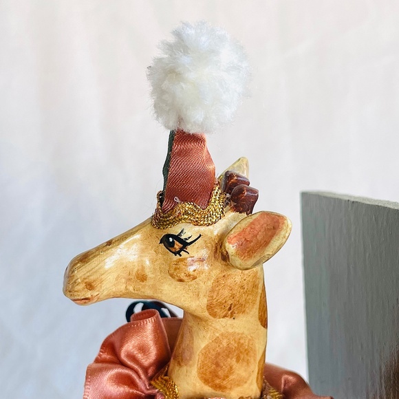 Katherine’s Collection Vintage Giraffe Music Box By Wayne Kleski - Picture 13 of 16